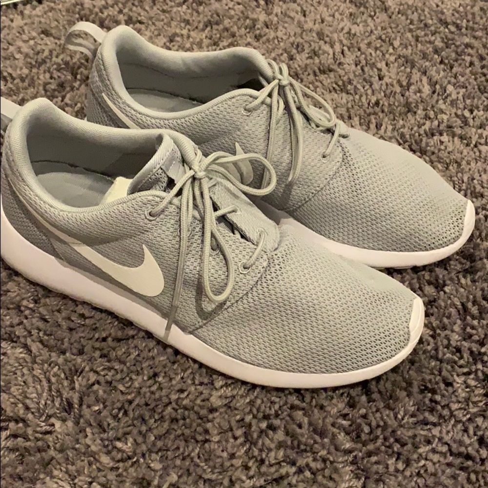 Gray Nike Roshe